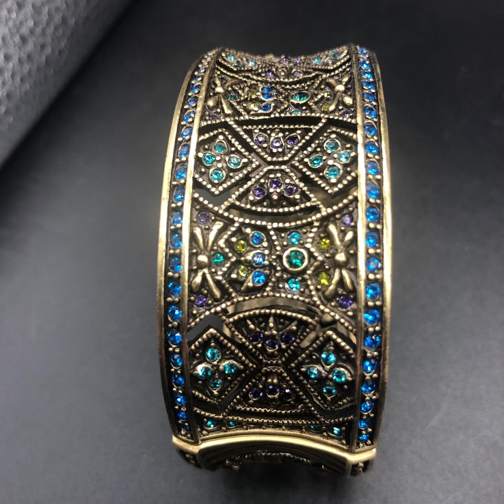 Heidi Daus 🆕 “Byzantine Beauty” Swarovski Crystals clamper bracelet EUC